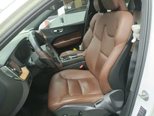 Volvo XC60 — Фото автомобиля 16