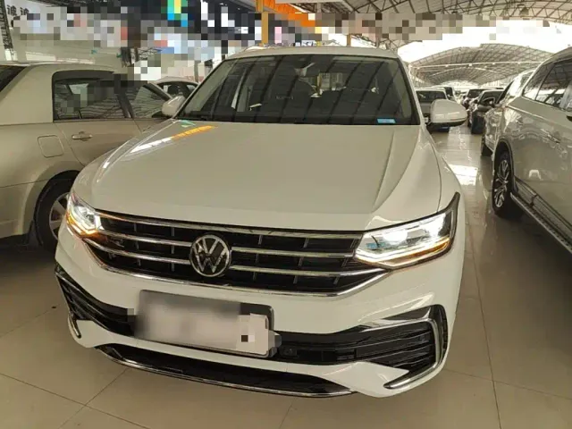 Volkswagen Tiguan L — Фото автомобиля 2