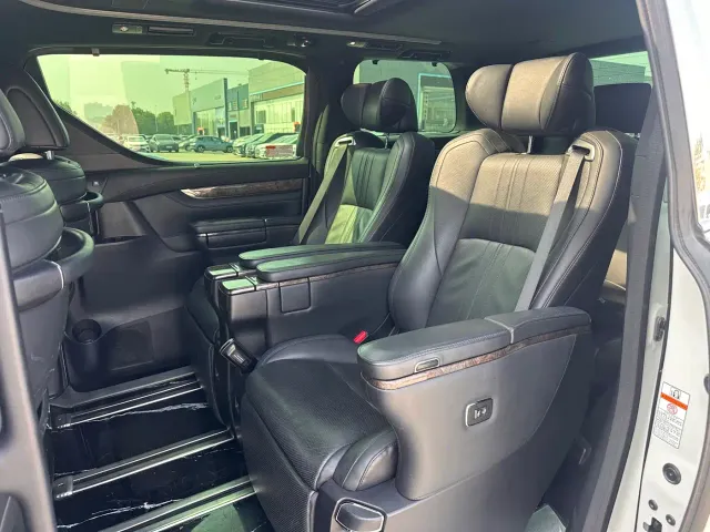 Toyota Alphard — Фото автомобиля 7