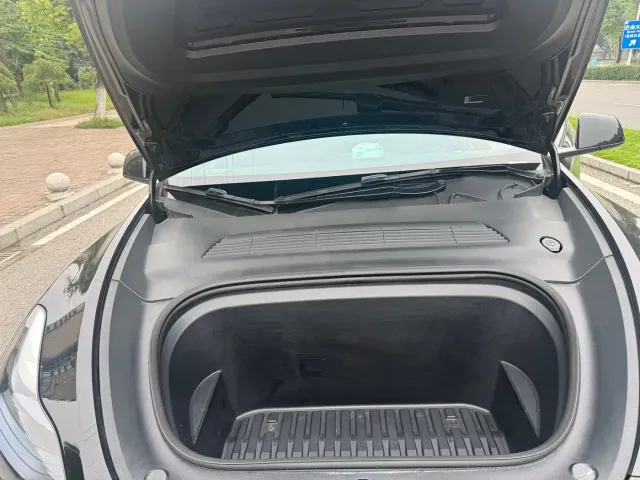 Tesla Model Y — Фото автомобиля 19