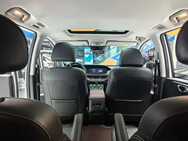 GAC Trumpchi M6 — Фото автомобиля 10
