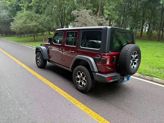 Jeep Wrangler — Фото автомобиля 4