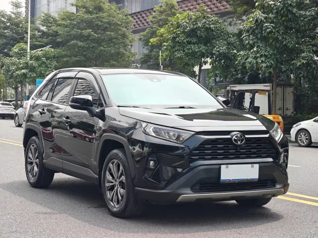 Toyota RAV4 — Фото автомобиля 3