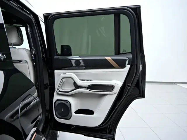 BYD FangChengBao Leopard 8 — Фото автомобиля 21