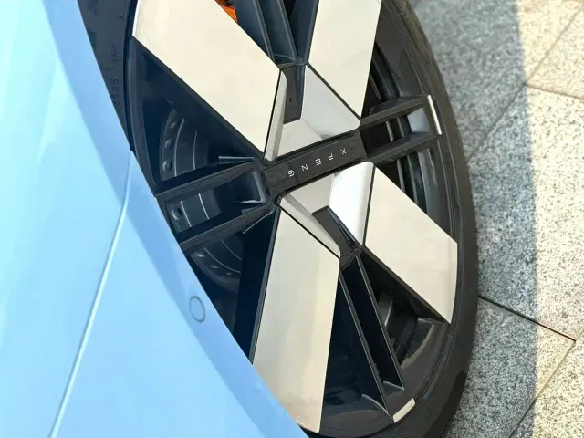 Xpeng P7 — Фото автомобиля 2