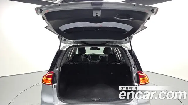 Kia Niro — Фото автомобиля 29