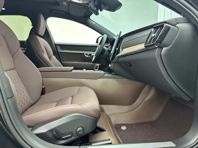 Volvo S90 — Фото автомобиля 11