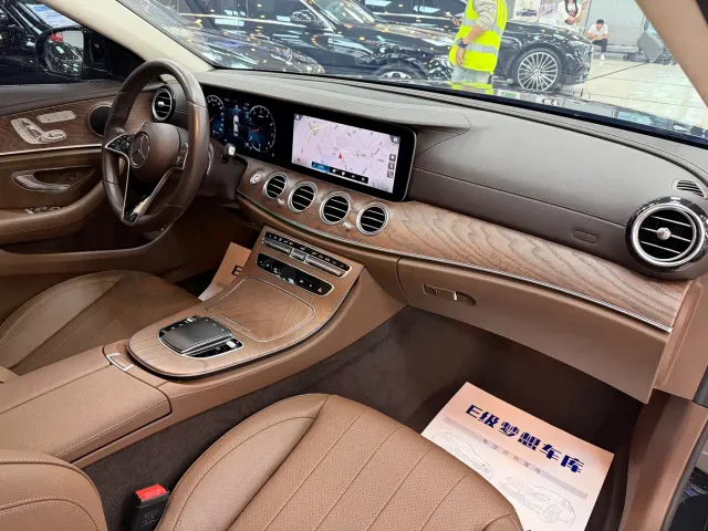 Mercedes-Benz E-Class — Фото автомобиля 14