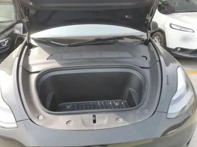 Tesla Model Y — Фото автомобиля 19