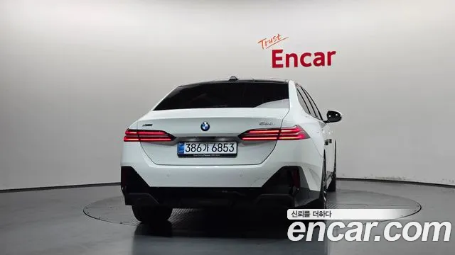 BMW 5-Series 5 серия (G60) 530i xDrive M Sport — Фото автомобиля 4