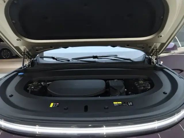 Li Auto Li Xiang L9 2026 Base Model — Фото автомобиля 21