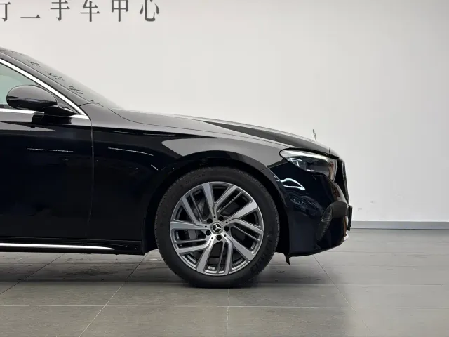 Mercedes-Benz E-Class — Фото автомобиля 18