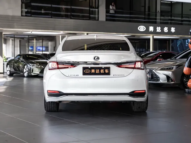 Lexus ES — Фото автомобиля 5
