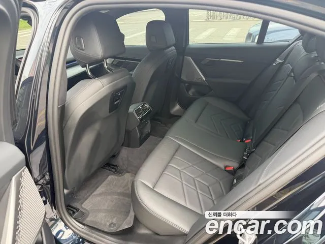 BMW 5-Series — Фото автомобиля 13