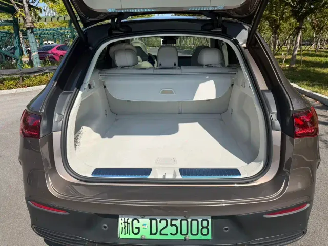 Mercedes-Benz EQE SUV — Фото автомобиля 9