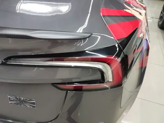 Tesla Model 3 — Фото автомобиля 7