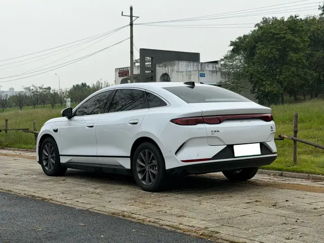 BYD Qin L — Фото автомобиля 3