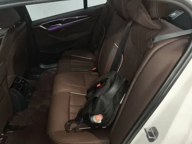 BMW 5 Series — Фото автомобиля 16