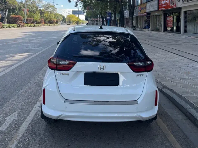 Honda Fit — Фото автомобиля 4