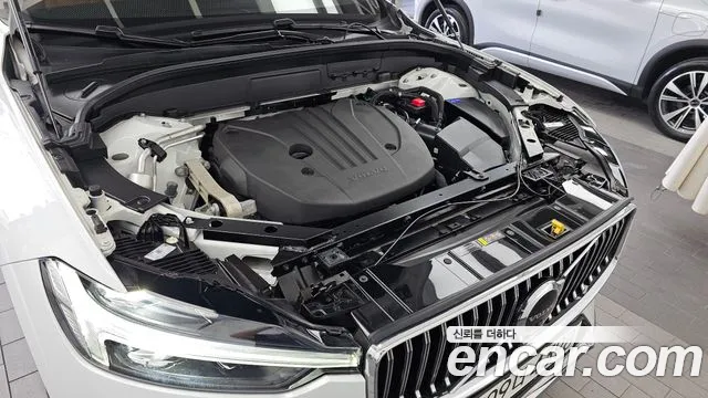 Вольво XC60 — Фото автомобиля 6