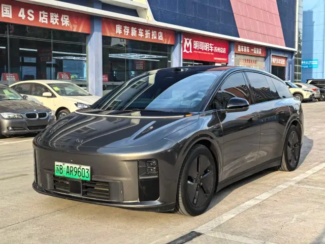 Фотография автомобиля — Li Auto i6