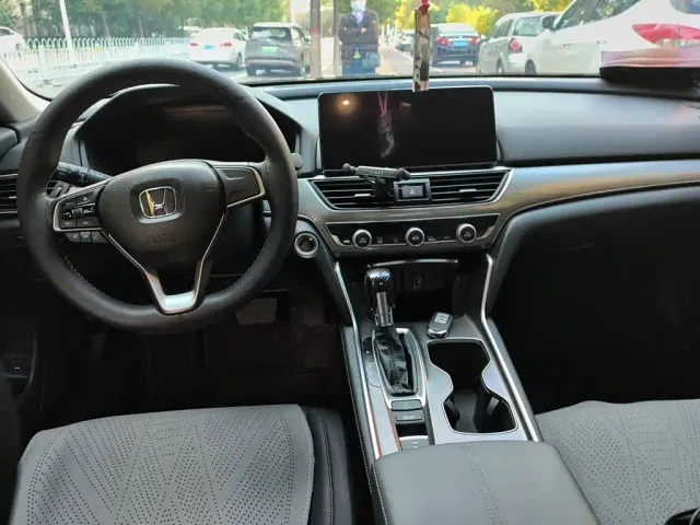 Honda Accord — Фото автомобиля 5