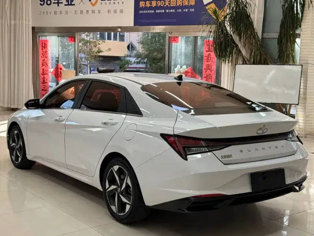 Hyundai Elantra — Фото автомобиля 6