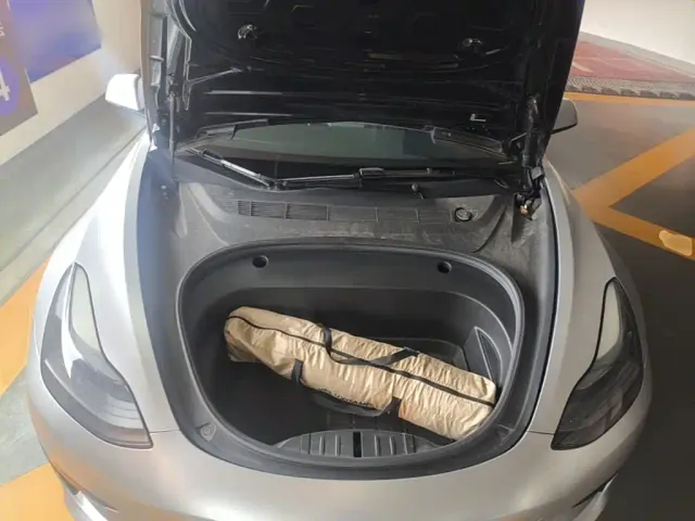 Tesla Model 3 — Фото автомобиля 16
