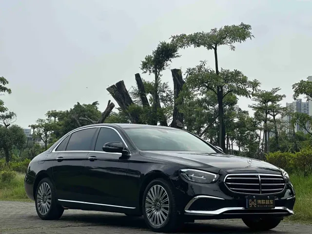 Mercedes-Benz E-Class — Фото автомобиля 3