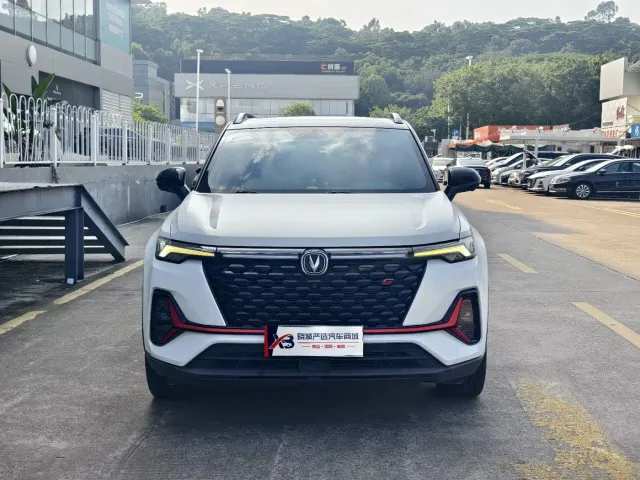 Changan CS35 Plus — Фото автомобиля 2