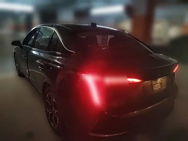 Hongqi E-QM5 — Фото автомобиля 6