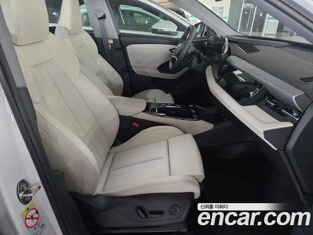 Audi Q6 e-tron — Фото автомобиля 7