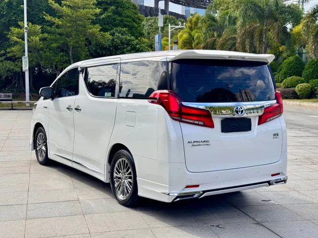 Toyota Alphard — Фото автомобиля 4