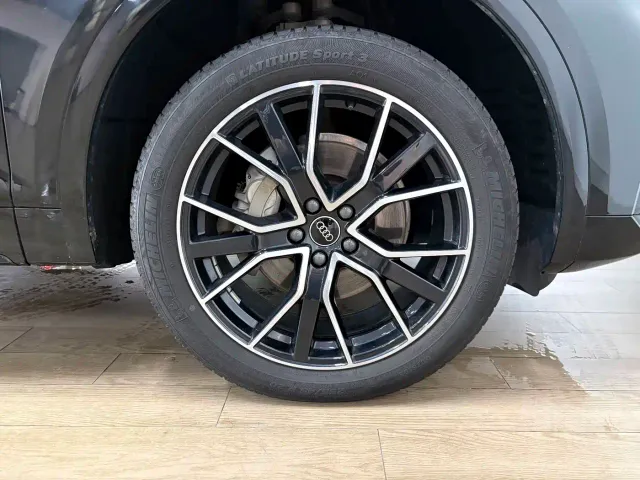Audi Q5L — Фото автомобиля 16
