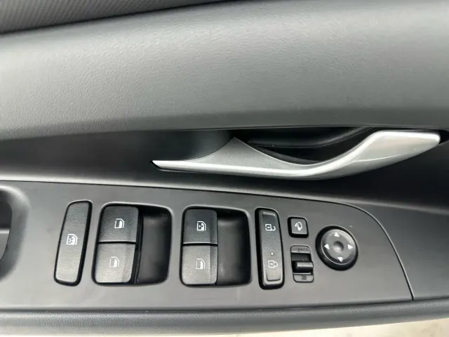 Hyundai Elantra — Фото автомобиля 16
