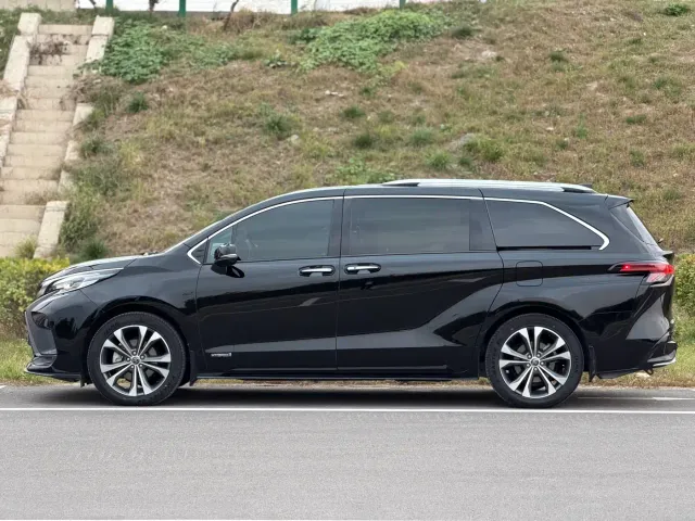 Toyota Granvia — Фото автомобиля 13