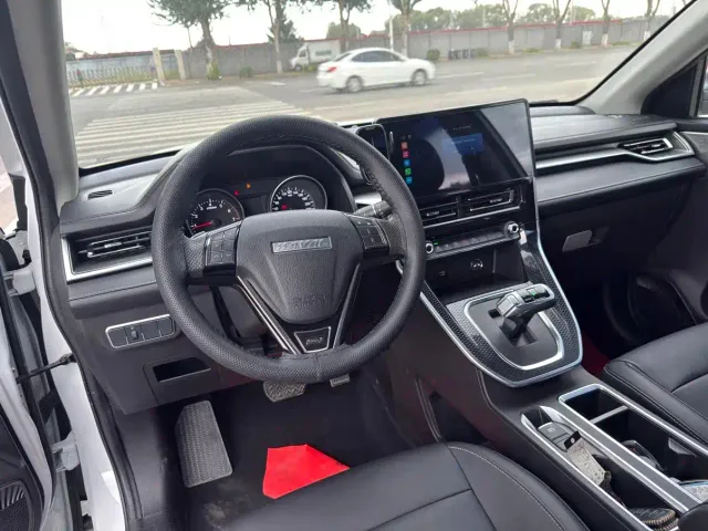 Haval M6 — Фото автомобиля 10