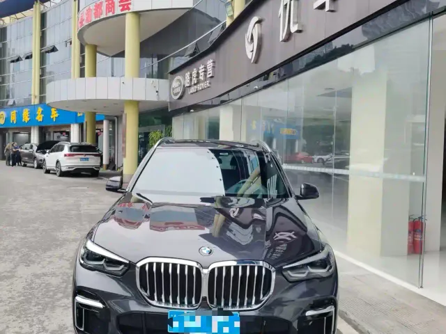 Фотография автомобиля — BMW X5