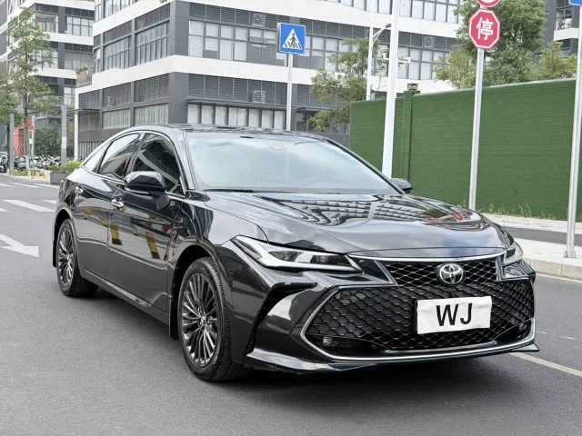 Toyota Avalon — Фото автомобиля 3