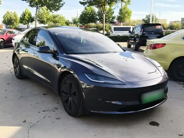 Tesla Model 3 — Фото автомобиля 3