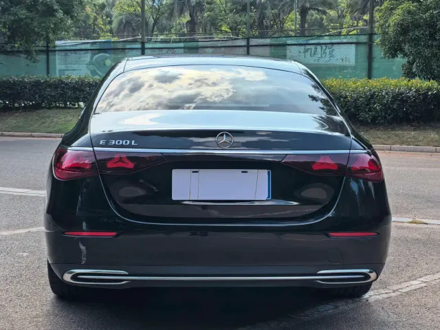 Mercedes-Benz E-Class — Фото автомобиля 8
