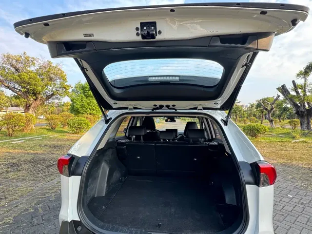 Toyota RAV4 — Фото автомобиля 15