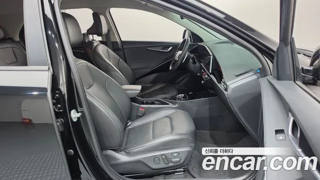 Kia Niro Niro (New) — Фото автомобиля 16