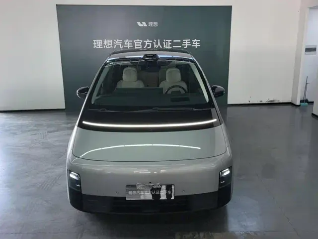 Li Auto MEGA — Фото автомобиля 2