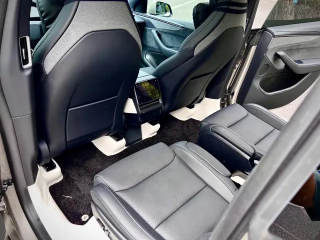 Tesla Model Y L 2025 Facelift Long Range AWD — Фото автомобиля 12