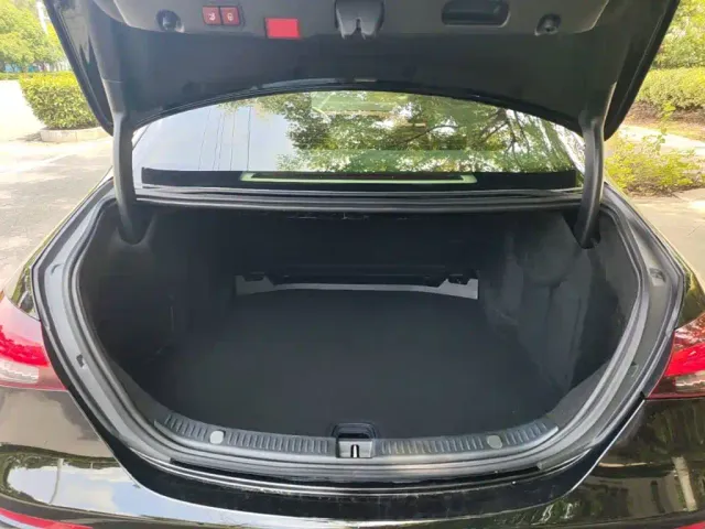 Mercedes-Benz E-Class — Фото автомобиля 18