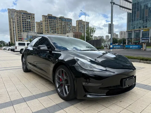 Tesla Model 3 — Фото автомобиля 3