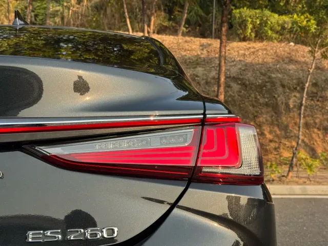 Lexus ES — Фото автомобиля 10
