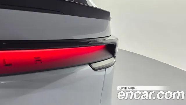Tesla Model Y — Фото автомобиля 8
