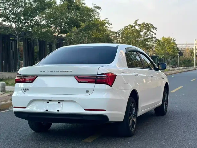 BYD Qin — Фото автомобиля 6